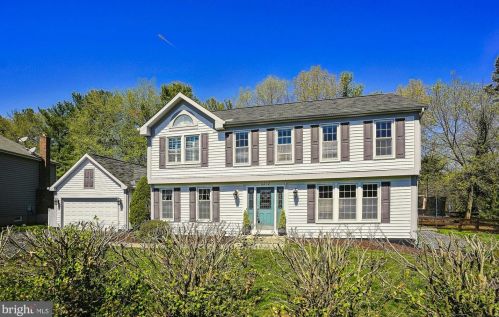 3202 Lockgate Ct, Herndon, VA 20171-4025