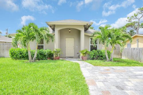 5680 Orange Rd, West Palm Beach, FL 33413-1856