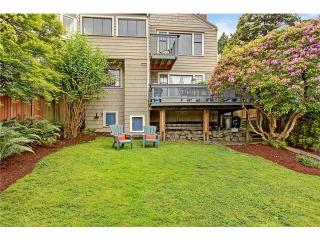 1630 37 Ave, Seattle WA  98112-3127 exterior