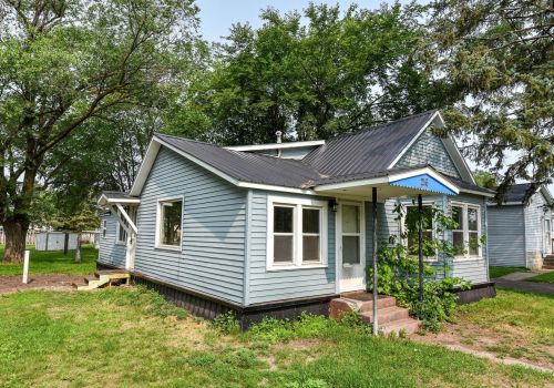 216 5th St, Little Falls, MN 56345-1330