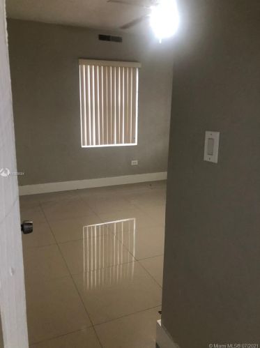 1481 9th Ct, Hialeah FL  33010-3331 exterior