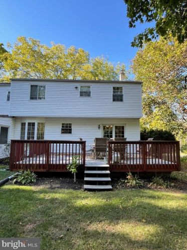 957 Powderhorn Dr, Lansdale PA  19446-5530 exterior