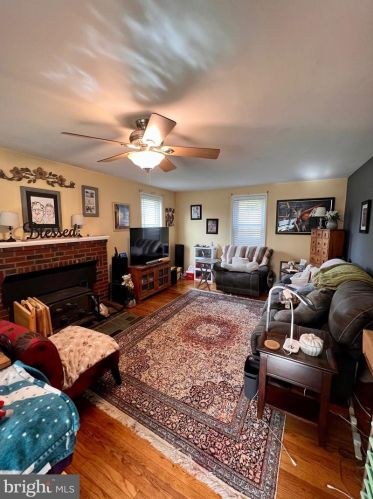 488 Manatawny St, Pottstown, PA 19464-5171