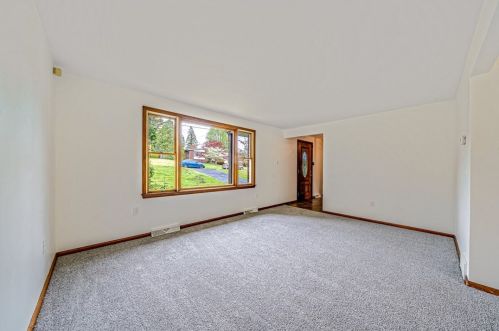 212 Halsey Dr, Mckeesport PA  15132-7510 exterior