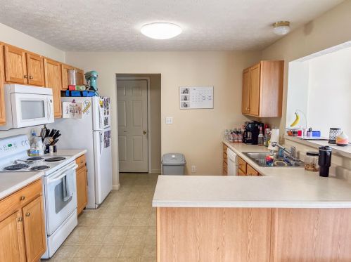 115 Springhouse Dr, Englewood OH  45322-8795 exterior