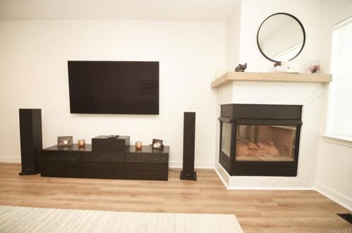 13 Lake Marie Ln, Bedford Hills NY  10507-1231 exterior