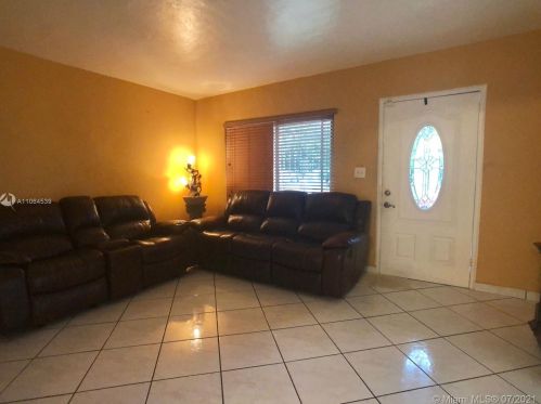 951 18th St, Hialeah FL  33010-2322 exterior