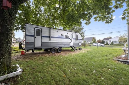 338 10th Ave, Manville NJ  08835-1105 exterior