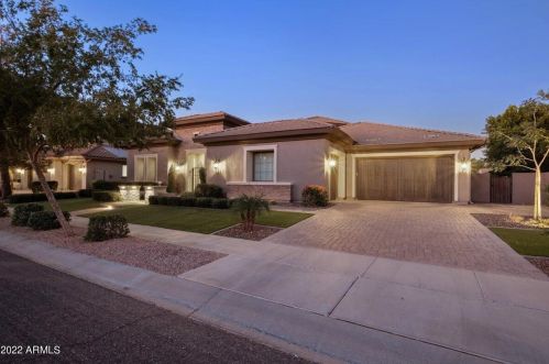 254 Grand Canyon Dr, Chandler, AZ 85248-5165