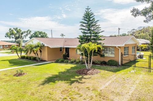 5702 Jacaranda Ave, Lakeland, FL 33809-3337