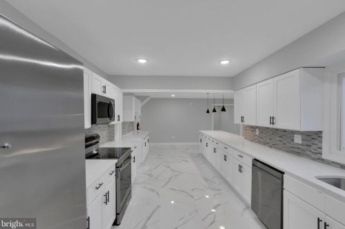 83 Hamilton Ln, Willingboro NJ  08046-1704 exterior