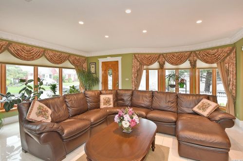 2352 Redmond Rd, North Bellmore, NY 11710-2152