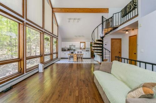 297 Bramertown Rd, Tuxedo Park, NY 10987-3011
