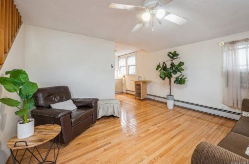 9 Elm Pl, Bronx, NY 10465-3907