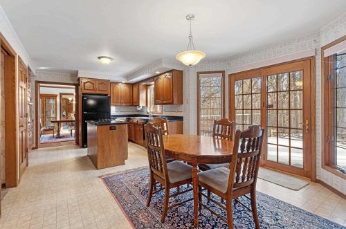 225 Traders Point Ln, Green Bay WI  54302-5236 exterior