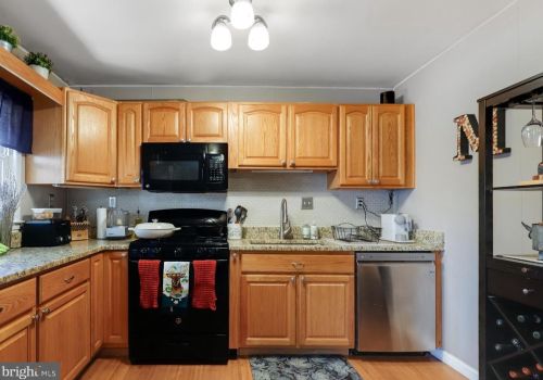 13705 Kerrydale Rd, Woodbridge VA  22193-4710 exterior