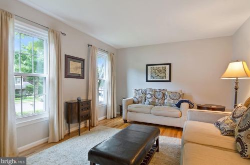 9514 Wallingford Dr, Springfield VA 22015-1738 exterior