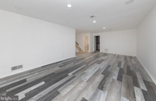 1667 Bachan Ct, Herndon VA  20190-4406 exterior