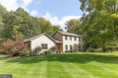 8 Lexington Dr, North Newton, PA 17241-9126