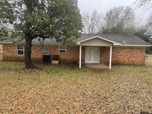 203 Ragland St, Palestine, TX 75802-7061