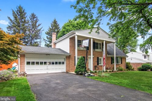 435 Woodcrest Dr, Navy Sup Dpt, PA 17050-6809