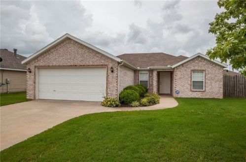 902 Summit Chase Rd, Bentonville, AR 72712-7913