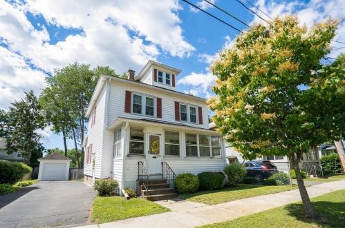 61 Maple St, West Springfield, MA 01089-2809