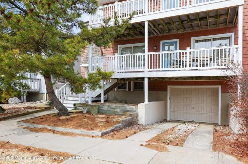 1 New Jersey Ave, Lavallette NJ  08735-2529 exterior