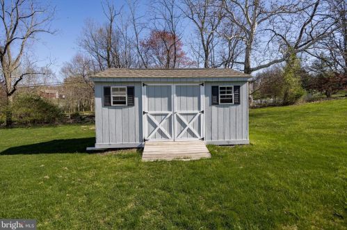 2015 School Rd, Pottstown PA  19465-8849 exterior