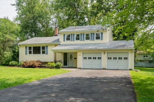 112 Briarwood Dr, Berkeley Heights, NJ 07922-1249