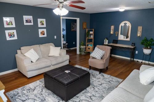 4928 Alamo Dr, Galveston, TX 77551-4527