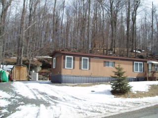 648 Spruce St, Greentown, PA 18426-3068
