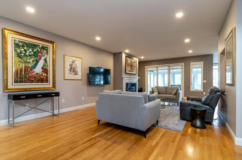 25 Hawthorne Vlg Rd, Nashua NH 03062-2274 exterior