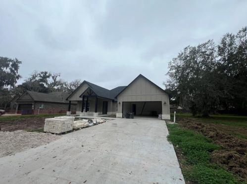 2214 Lake Forrest Dr, West Columbia, TX 77486-9622