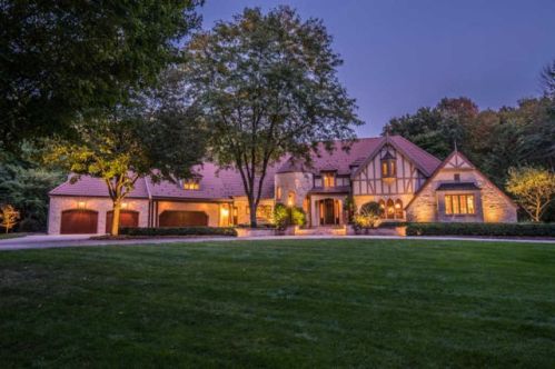 1384 Waterville Rd, Oconomowoc, WI 53066-9290