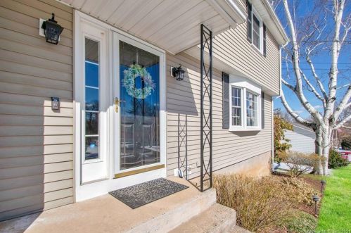 50 Darwyn Dr, Windsor, CT 06095-1601