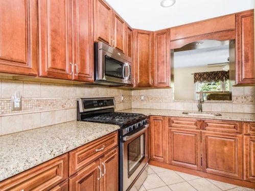 548 Pugsley Ave, Bronx NY  10473-1835 exterior