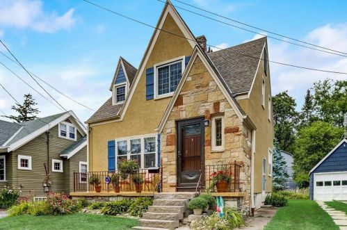 716 South St, Oconomowoc, WI 53066-2633