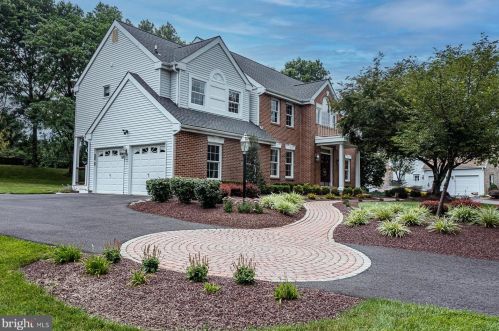 50 Windrose Dr, Southampton, PA 18954-1095