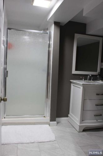 132 Hillcrest Pl, North Bergen NJ  07047-6102 exterior