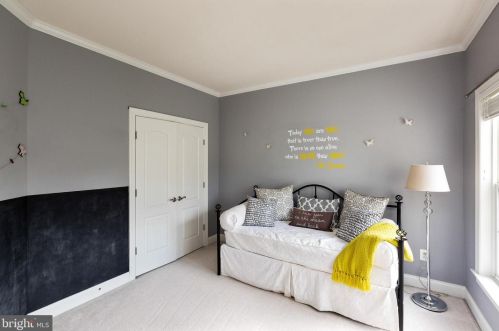 19277 Crk Fld Cir, Leesburg VA  20176-1621 exterior