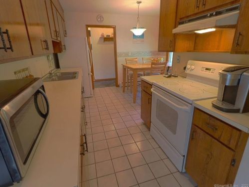 8 Patrick Pl, Norwich, CT 06360-6435