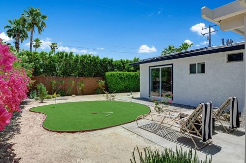 2221 Francis Dr, Palm Springs CA  92262-2553 exterior