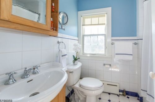 75 Valley View Dr, Morristown NJ  07960-5615 exterior