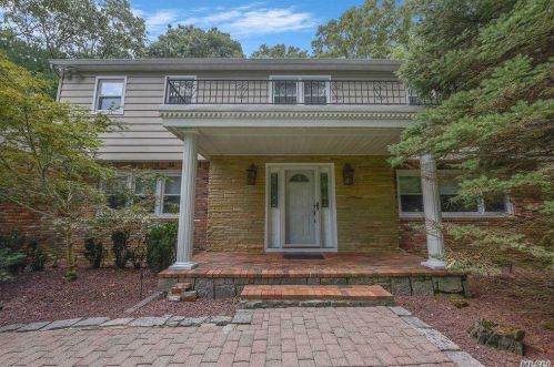 12 Carol Ct, Huntington Station, NY 11746-5211