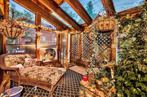 10658 Royal Crest Dr, Truckee CA 96161-2206 exterior