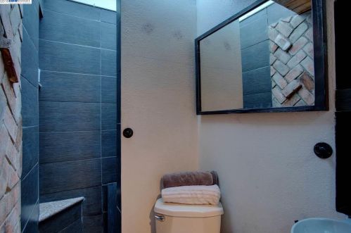 2255 Dracena St, Hayward CA 94545-4219 exterior