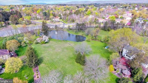 6411 Devonshire Hts Rd, Harrisburg PA 17111-4818 exterior