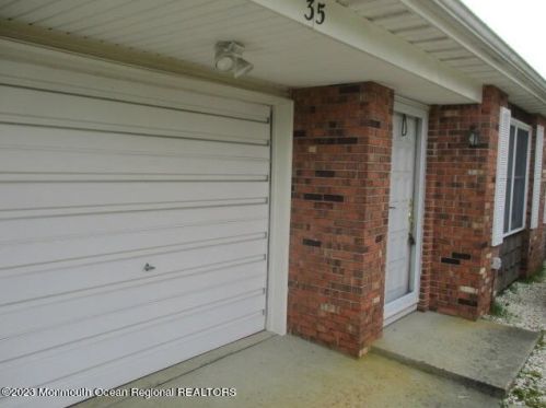 35 Meadowbrook Rd, Bricktown, NJ 08723-7848