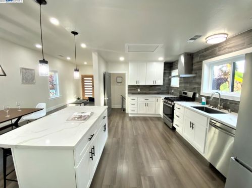 836 47th St, Oakland CA  94608-3202 exterior